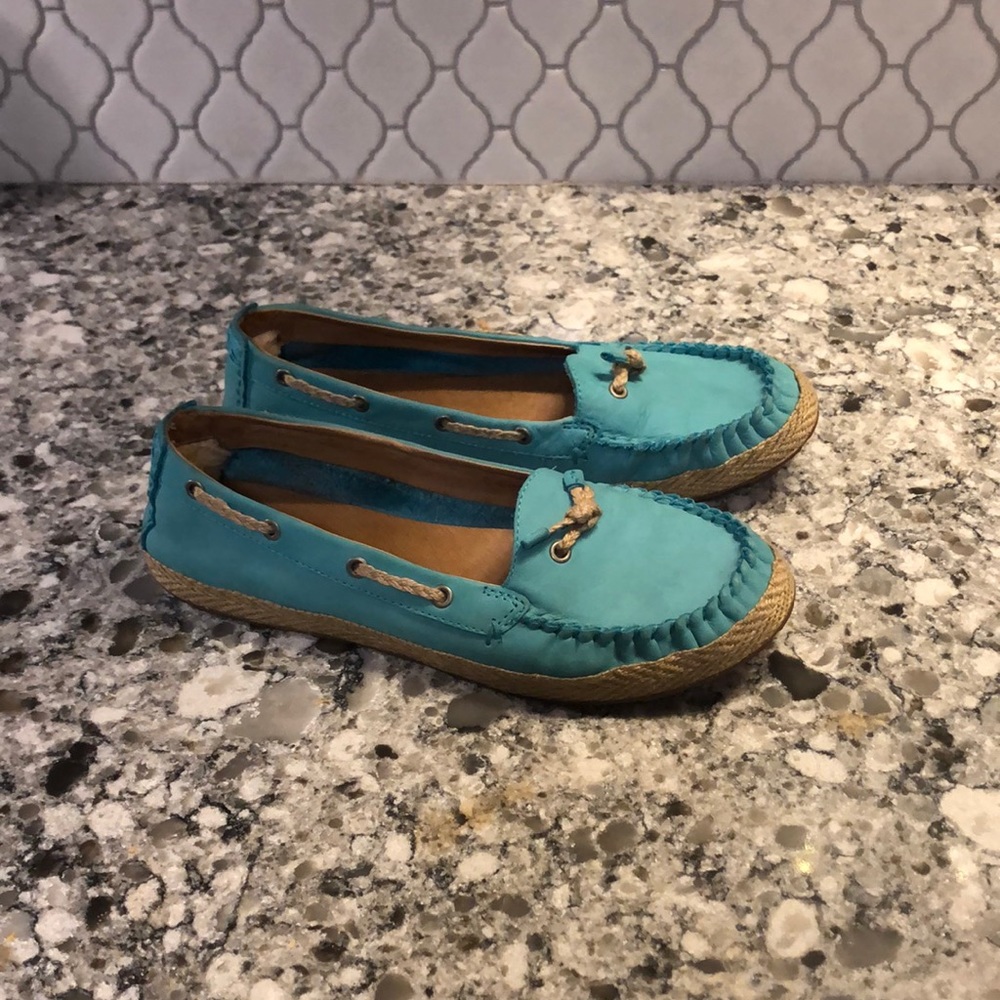 Ugg Chivon flat w/ topsides look nubuck leather